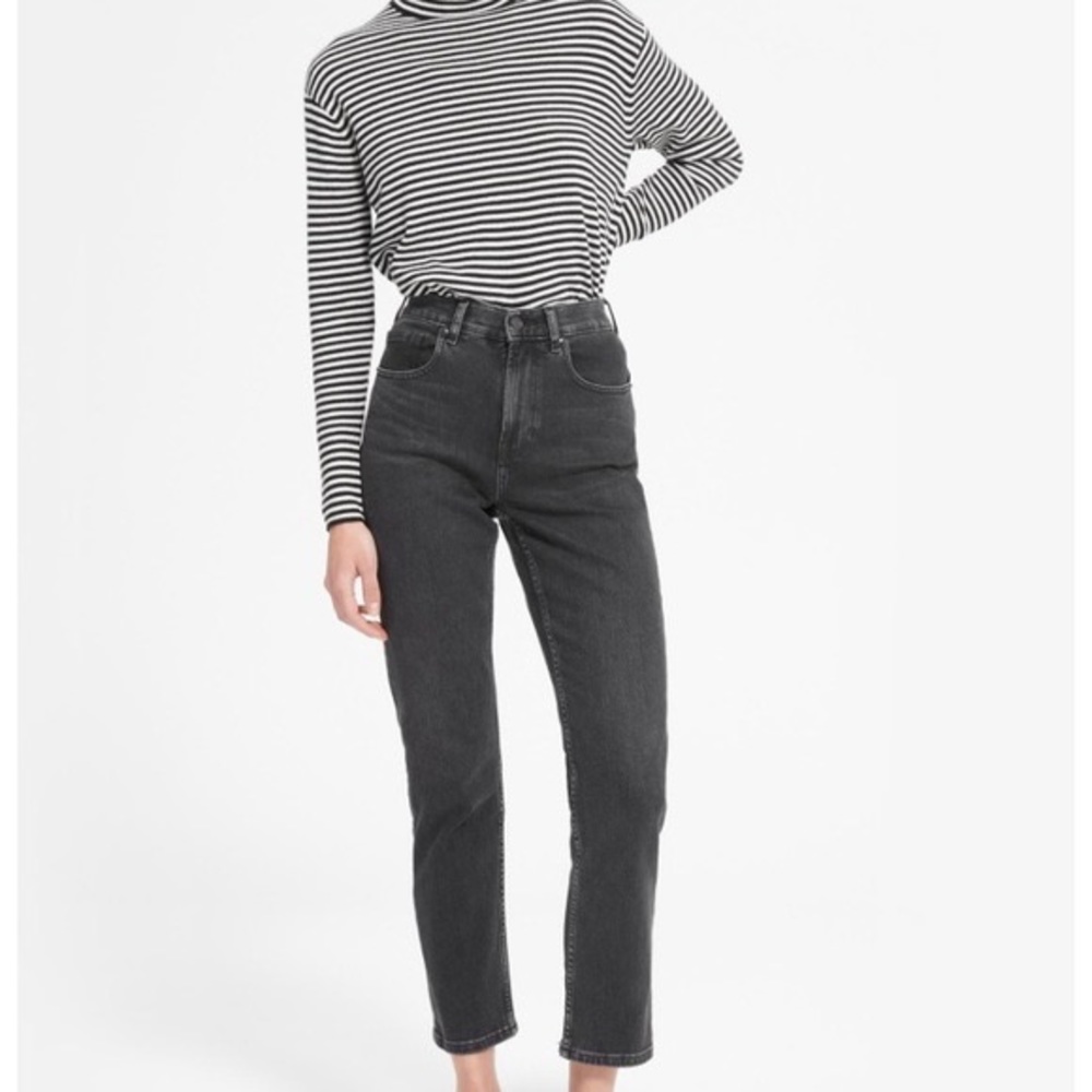 Everlane Original Cheeky Jeans in Washed Black